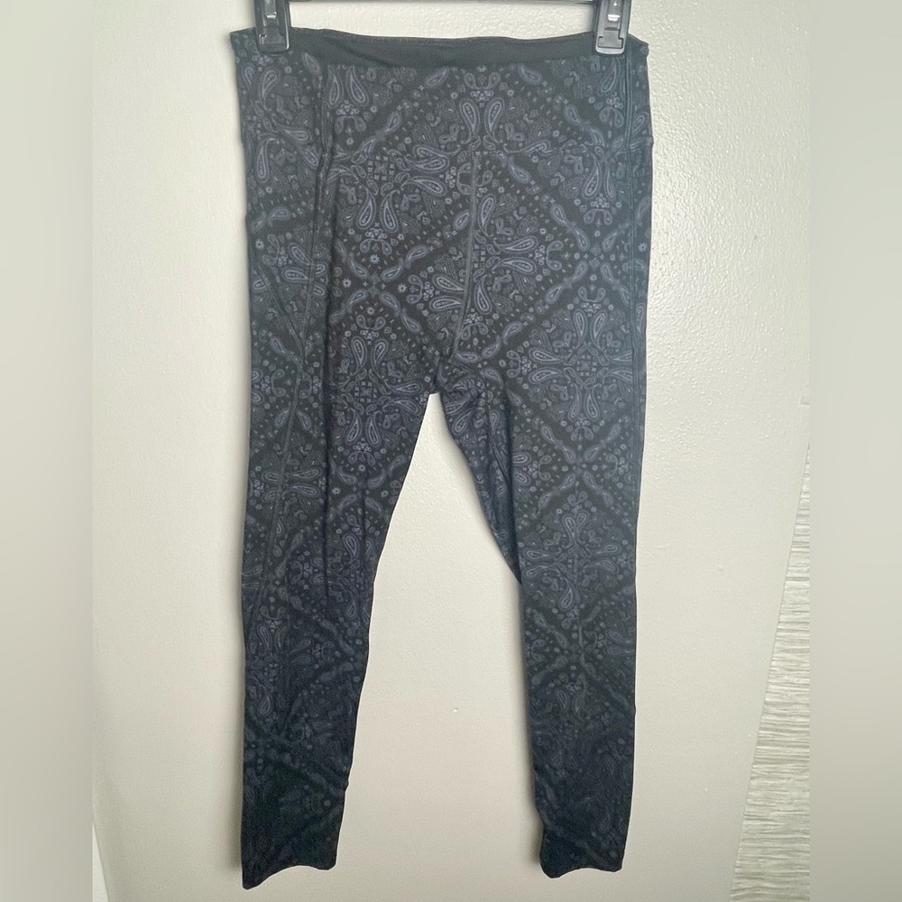 PINK Victoria's Secret Black Paisley Leggings